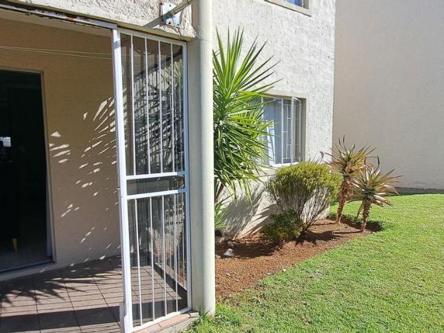 2 Bedroom Apartment For Sale in Langenhovenpark