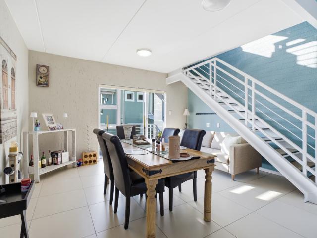 2 Bedroom Apartment For Sale in Paulshof