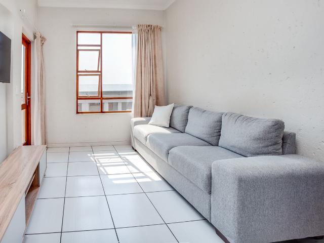 2 Bedroom Apartment For Sale in Paulshof