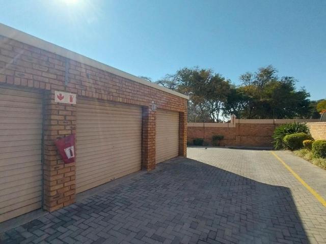 2 Bedroom apartment for sale in Rooihuiskraal North, Centurion