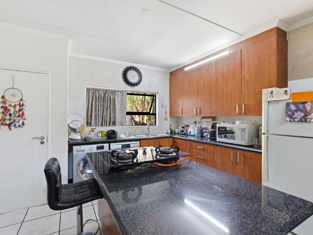 3 Bedroom Apartment For Sale in Sunninghill