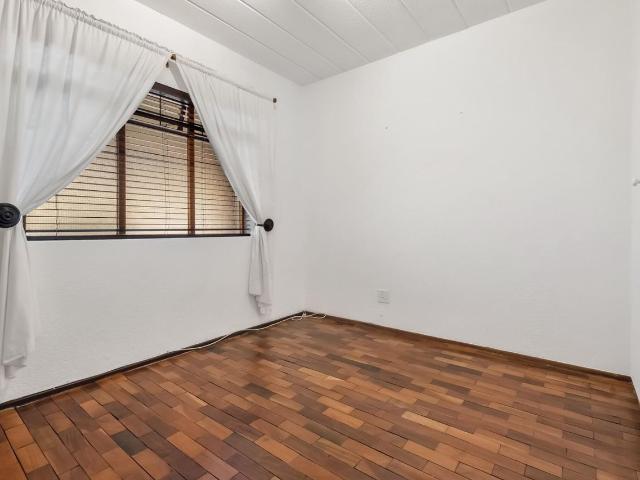 2 Bedroom Apartment For Sale in Sundowner