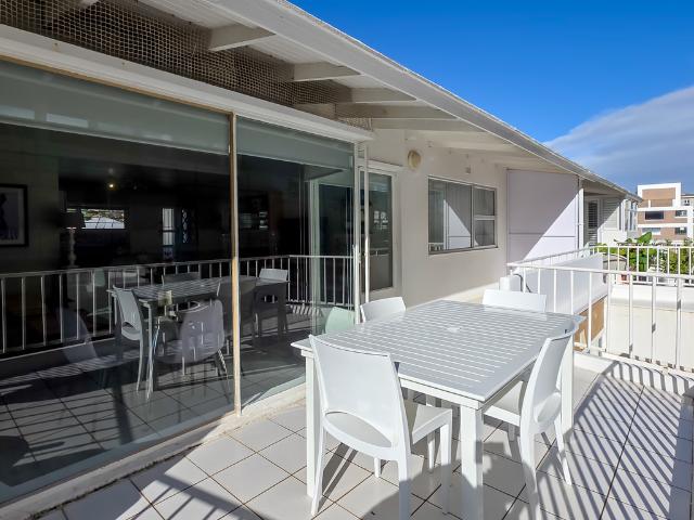2 Bedroom Apartment For Sale in Sea Point
