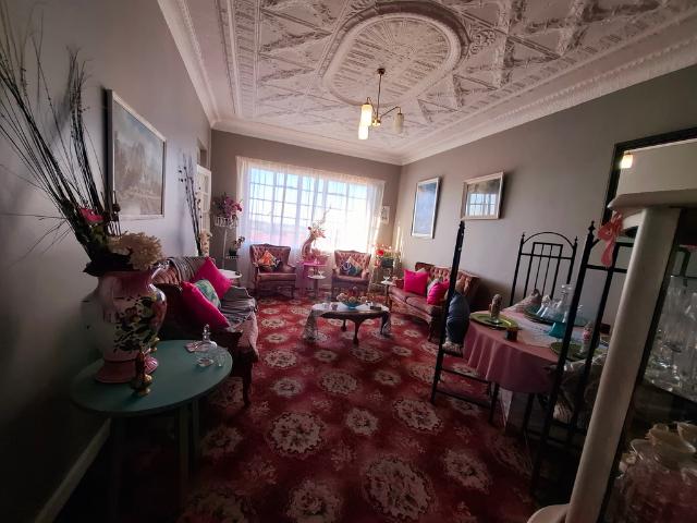 2 Bedroom Apartment For Sale in Springs Central
