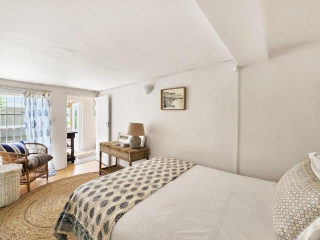 2 Bedroom apartment for sale in Three Anchor Bay, Cape Town
