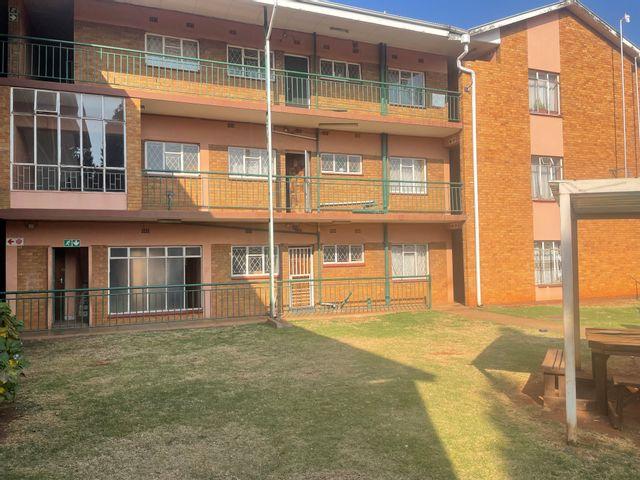 2 Bedroom Apartment For Sale in Vanderbijlpark CW 1