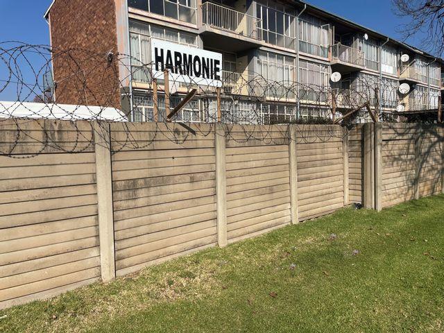 2 Bedroom Apartment For Sale in Vanderbijlpark CE 2