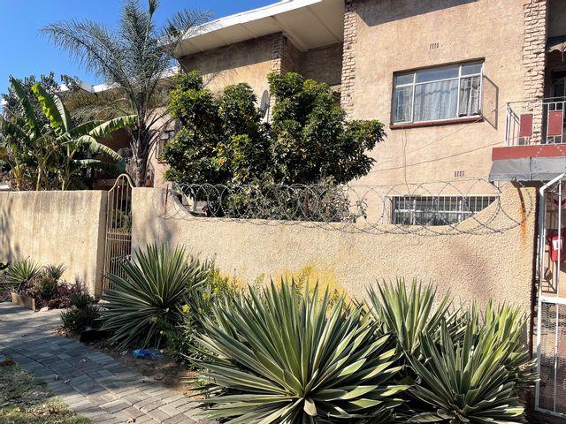 2 Bedroom Apartment For Sale in Vanderbijlpark CE 2