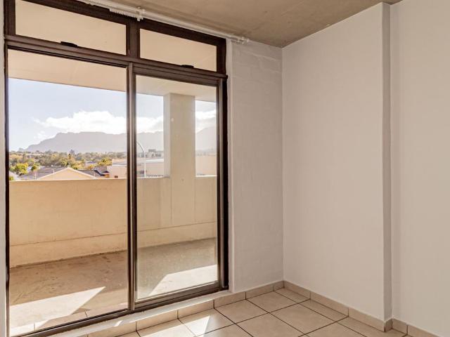 2 Bedroom apartment for sale in Wynberg, Cape Town