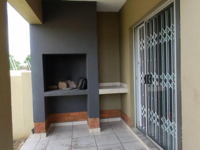 2 Bedroom Apartment For Sale in Waterval East