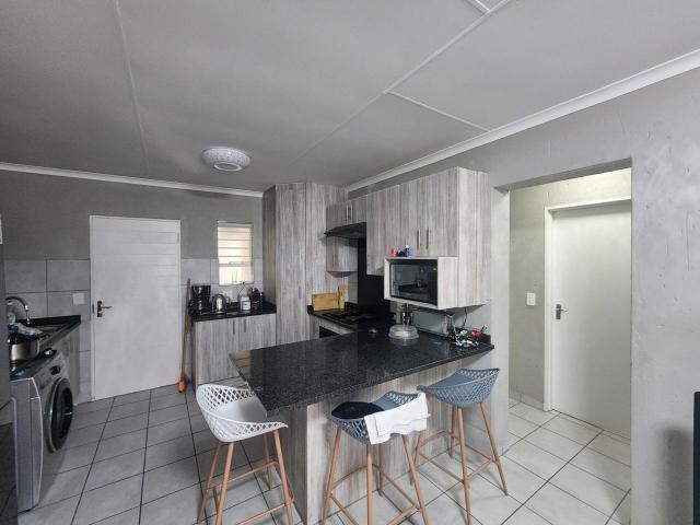 2 Bedroom apartment for sale in Wilgeheuwel, Roodepoort