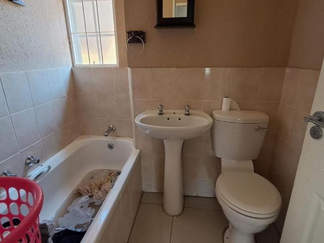 2 Bedroom apartment for sale in Wilgeheuwel, Roodepoort