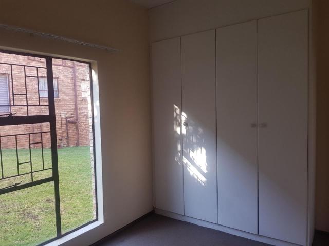2 Bedroom apartment for sale in Wilgeheuwel, Roodepoort