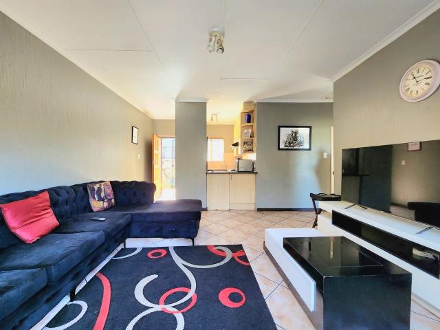 2 Bedroom Apartment For Sale in Wilgeheuwel