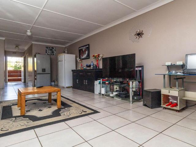 2 Bedroom apartment for sale in Windsor East, Randburg