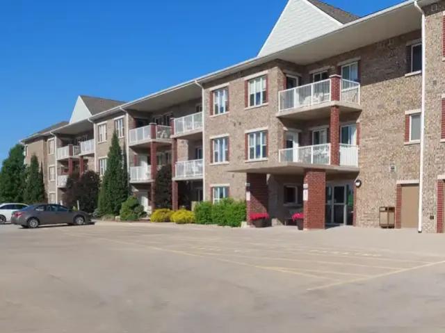 2 Bedroom Apartment Grand Bend ON 105134996