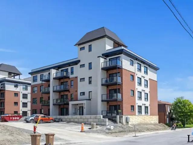 2 Bedroom Apartment Hull QC 103739738