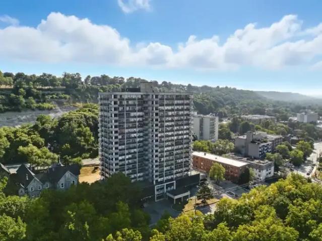 2 Bedroom Apartment Hamilton ON 103090857