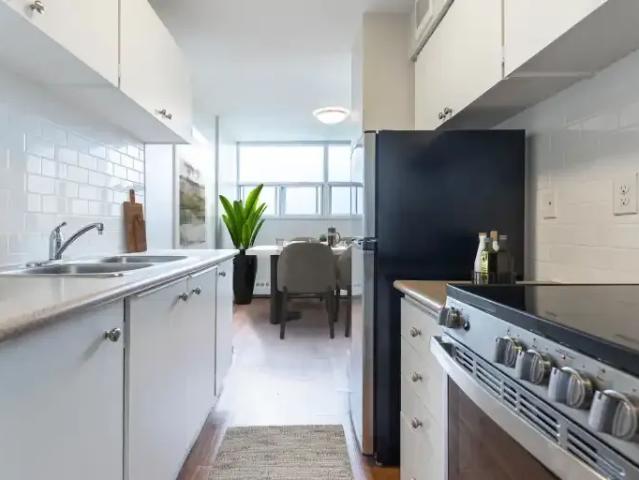 2 Bedroom Apartment Hamilton ON 103379706