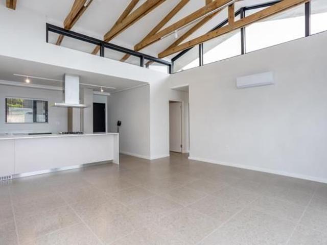2 Bedroom Apartment in Muizenberg