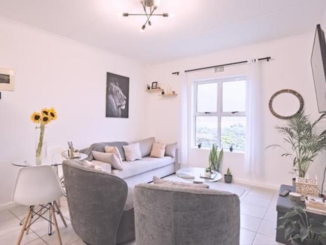 2 Bedroom Apartment in Muizenberg