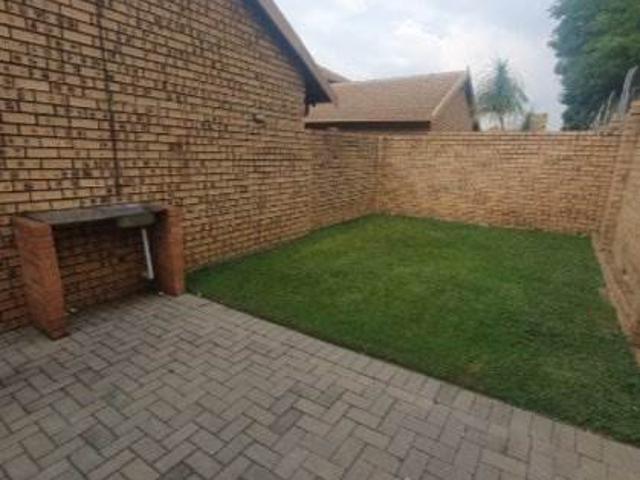 2 Bedroom Apartment in Magalieskruin