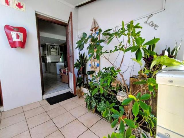 2 Bedroom Apartment in Manaba Beach