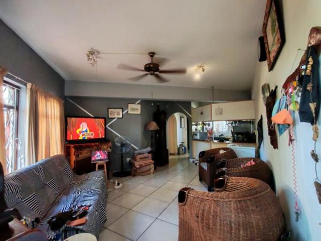 2 Bedroom Apartment in Manaba Beach