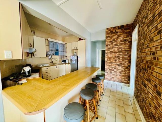 2 Bedroom Apartment in Margate Beach
