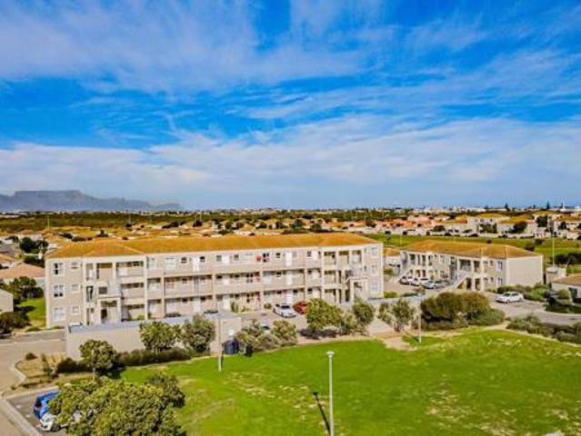 2 Bedroom Apartment in Melkbosstrand