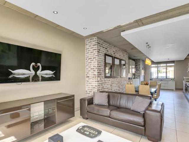 2 Bedroom Apartment in Melrose Arch