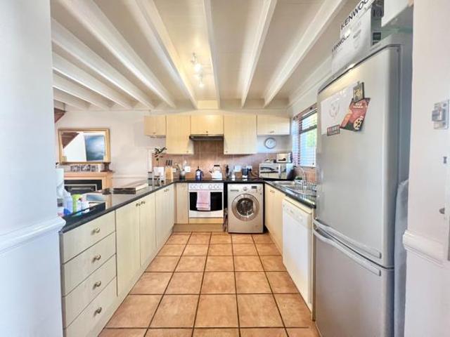 2 Bedroom Apartment in Melrose Estate