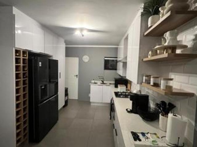 2 Bedroom Apartment in Menlo Park