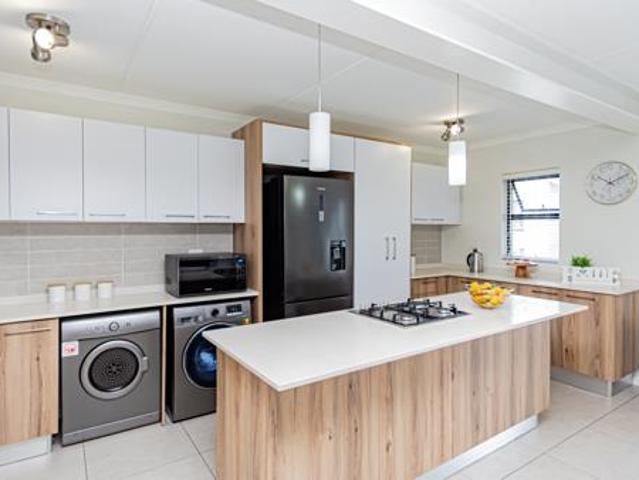 2 Bedroom Apartment in Modderfontein