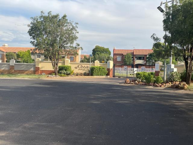2 Bedroom Apartment in Mooikloof Ridge