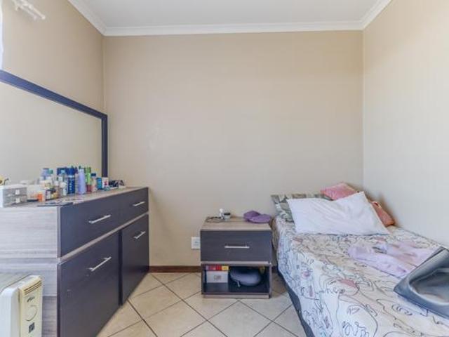 2 Bedroom Apartment in Mooikloof Ridge