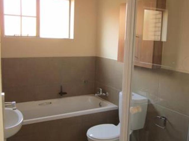2 Bedroom Apartment in Mooikloof Ridge