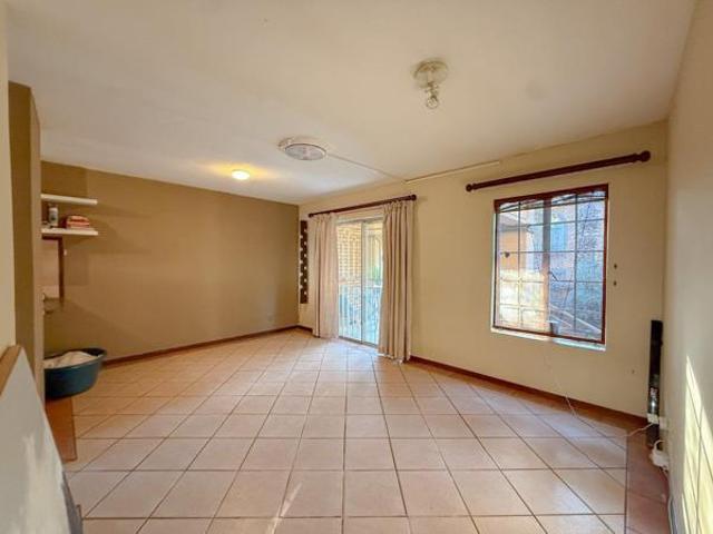 2 Bedroom Apartment in Mooikloof Ridge