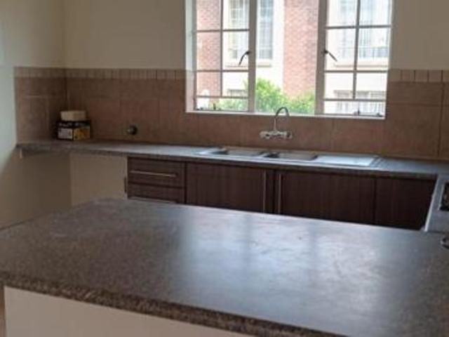 2 Bedroom Apartment in Mooikloof Ridge