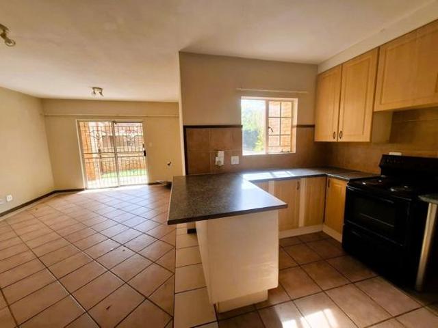 2 Bedroom Apartment in Mooikloof Ridge