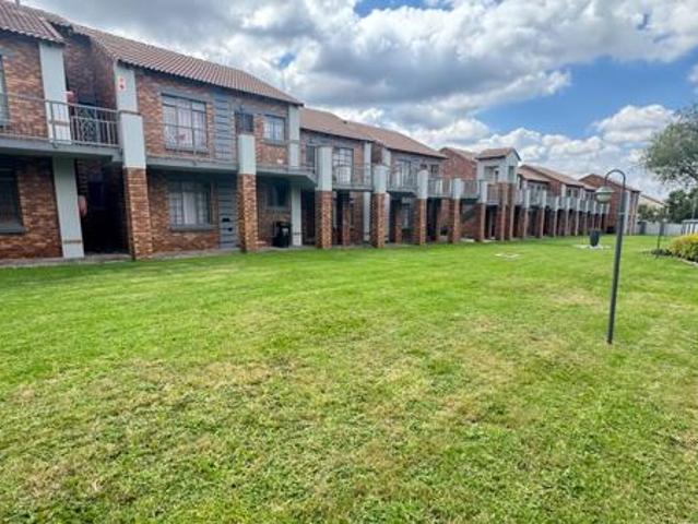 2 Bedroom Apartment in Mooikloof Ridge