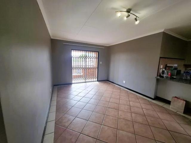 2 Bedroom Apartment in Mooikloof Ridge