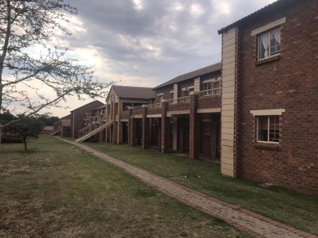 2 Bedroom Apartment in Mooikloof Ridge