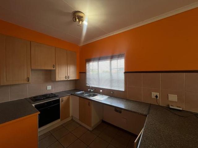 2 Bedroom Apartment in Mooikloof Ridge