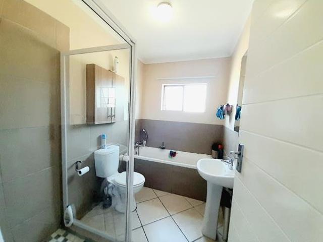 2 Bedroom Apartment in Mooikloof Ridge