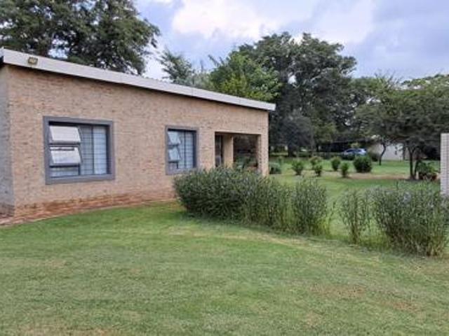 2 Bedroom Apartment in Mooiplaas AH
