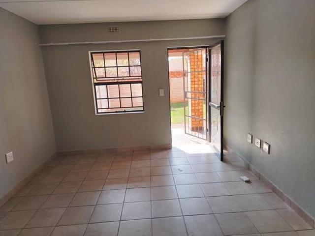 2 Bedroom Apartment in Montana Park