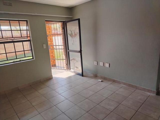 2 Bedroom Apartment in Montana Park