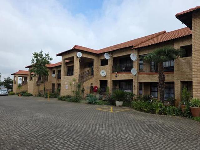 2 Bedroom Apartment in Monument