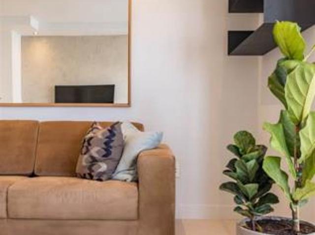 2 Bedroom Apartment in Mouille Point